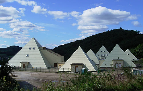 Pyramidenkomplex der Fa. Rayonex, wo meine Heilpraktikerausbildung stattfand!